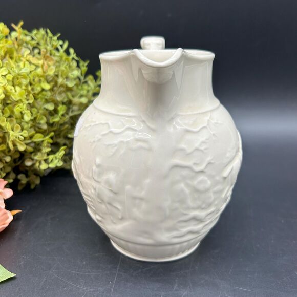 Wedgwood Dog Handle Pitcher Etruria & Barlaston Gloss White Fox Hunting Horses - Picture 2 of 6